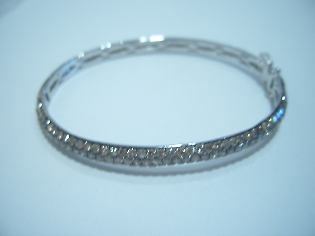 Bracelete em Ouro Branco 18k com Diamante