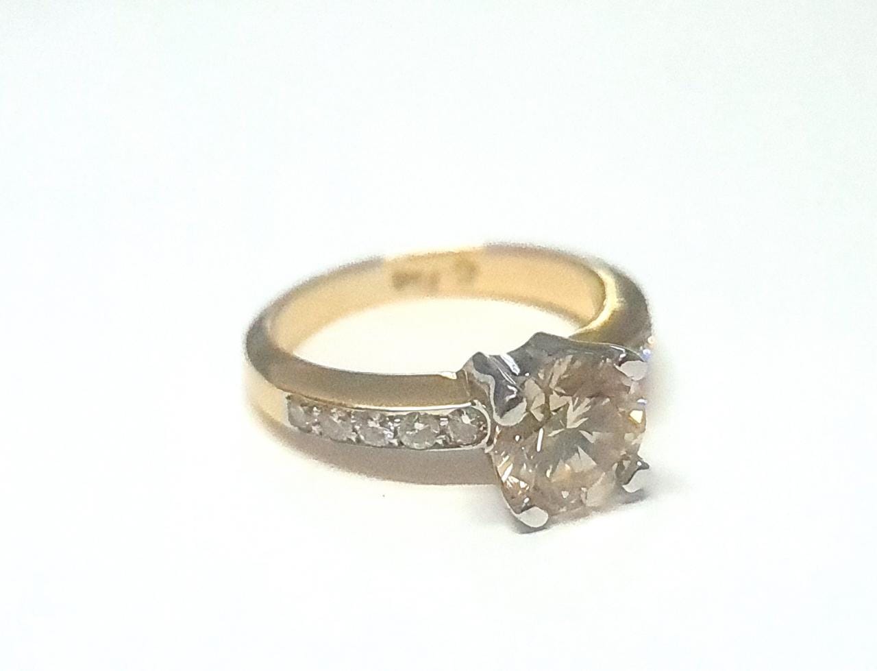 Anel Solitário em Ouro Amarelo 18k
