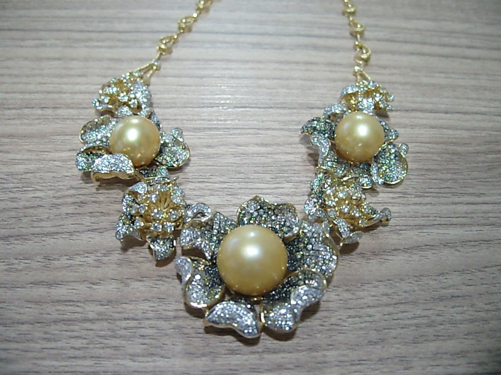Colar Flores em Ouro 18k com Diamante e Pérola