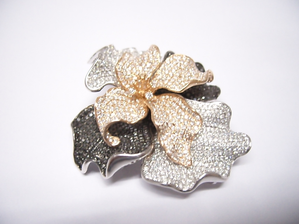 Pingente Flores em Ouro 18k com Diamante