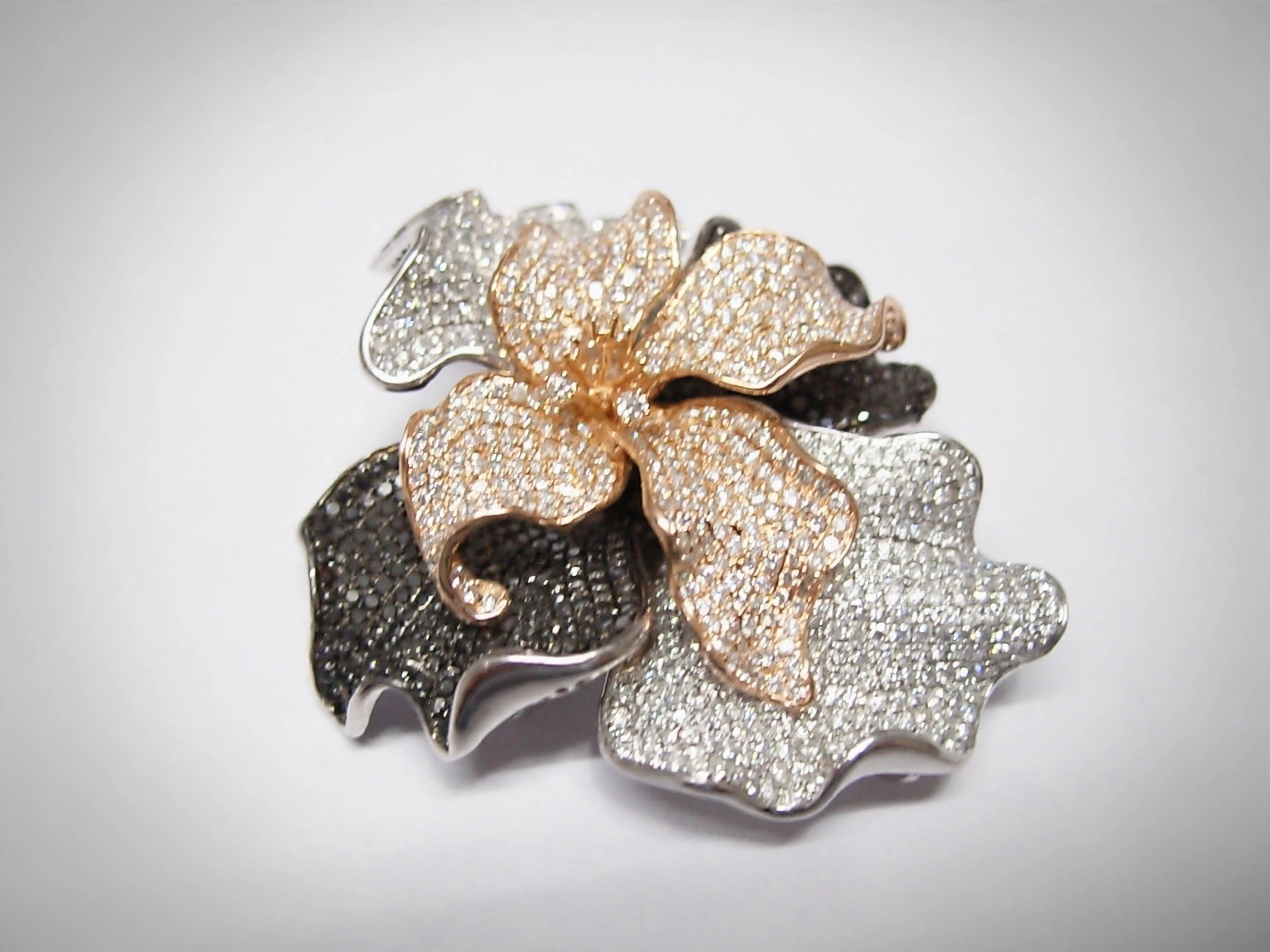Pingente Flores em Ouro 18k com Diamante