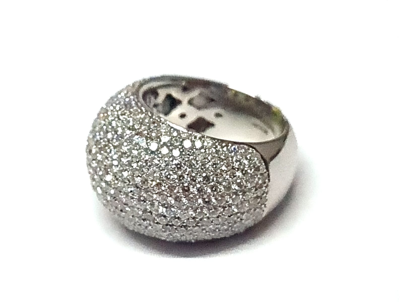 Anel em Ouro Branco 18k com Diamante