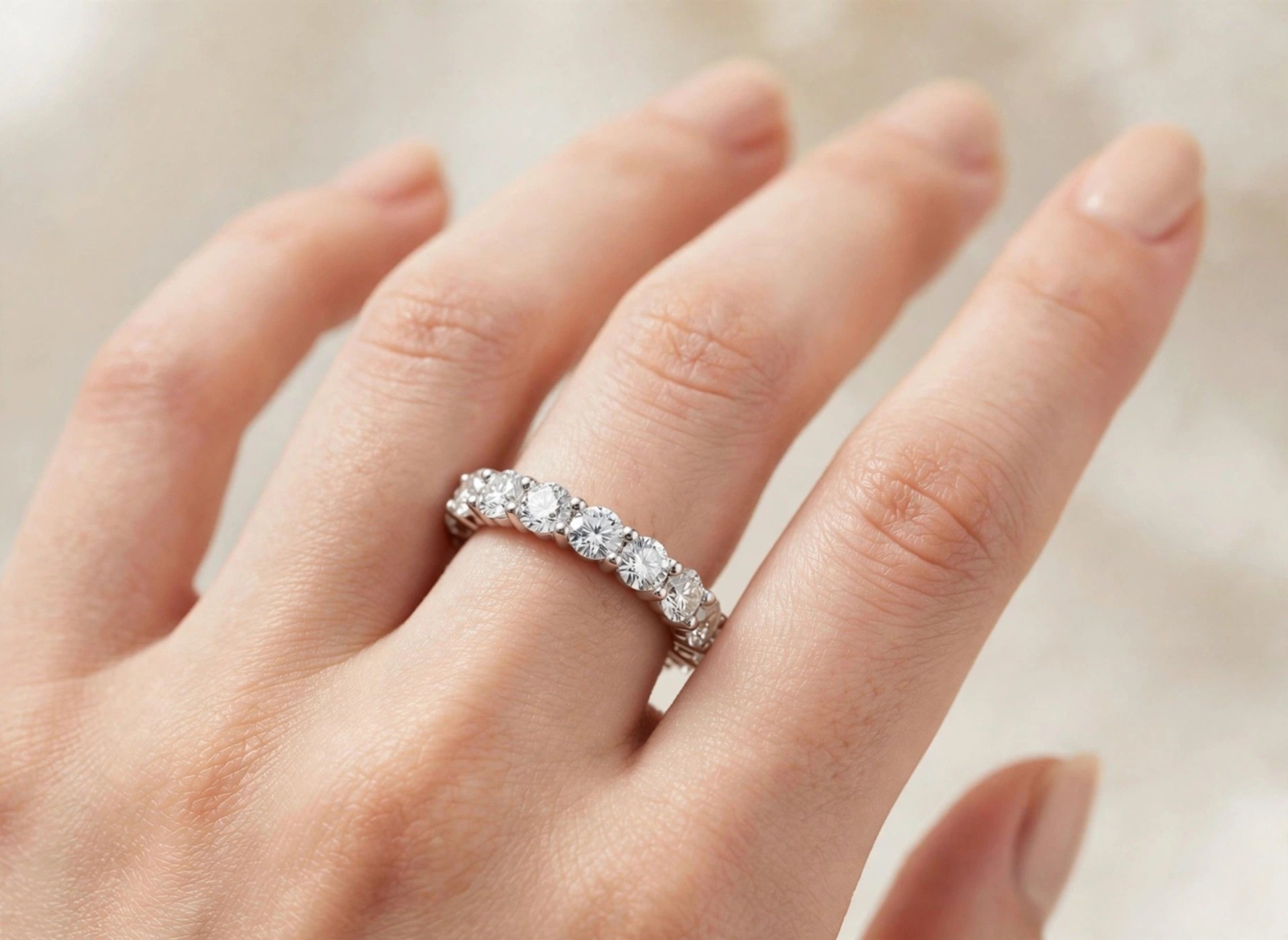 Aliança em Ouro Branco 18k com Diamante