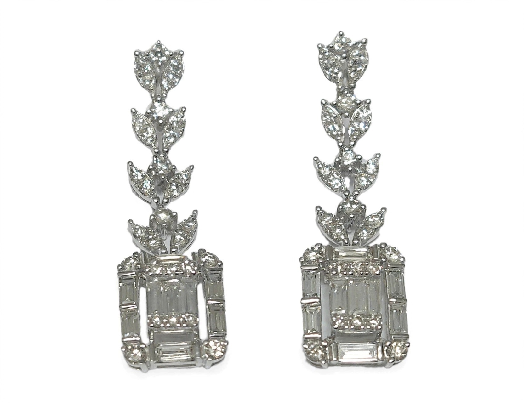 Brinco Baguete em Ouro Branco 18k