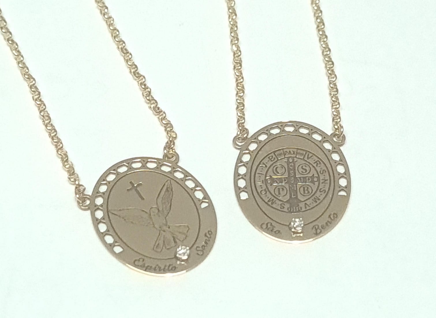 Escapulário em Ouro Amarelo 18k com Diamante