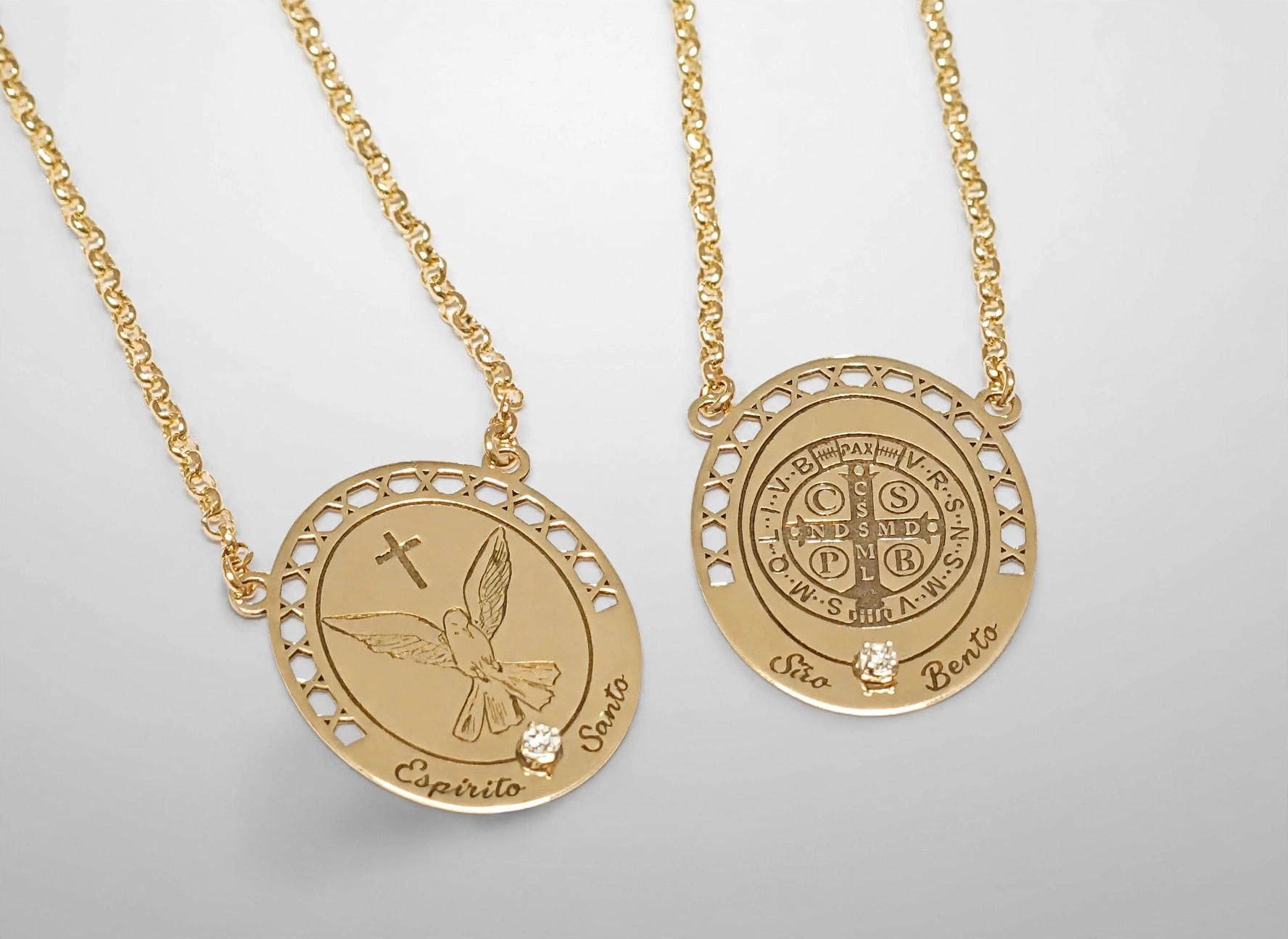 Escapulário em Ouro Amarelo 18k com Diamante