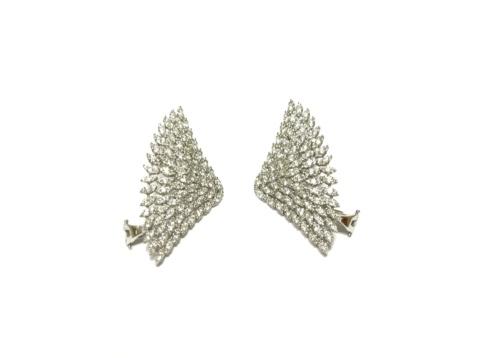 Brinco em Ouro 18k com Diamante
