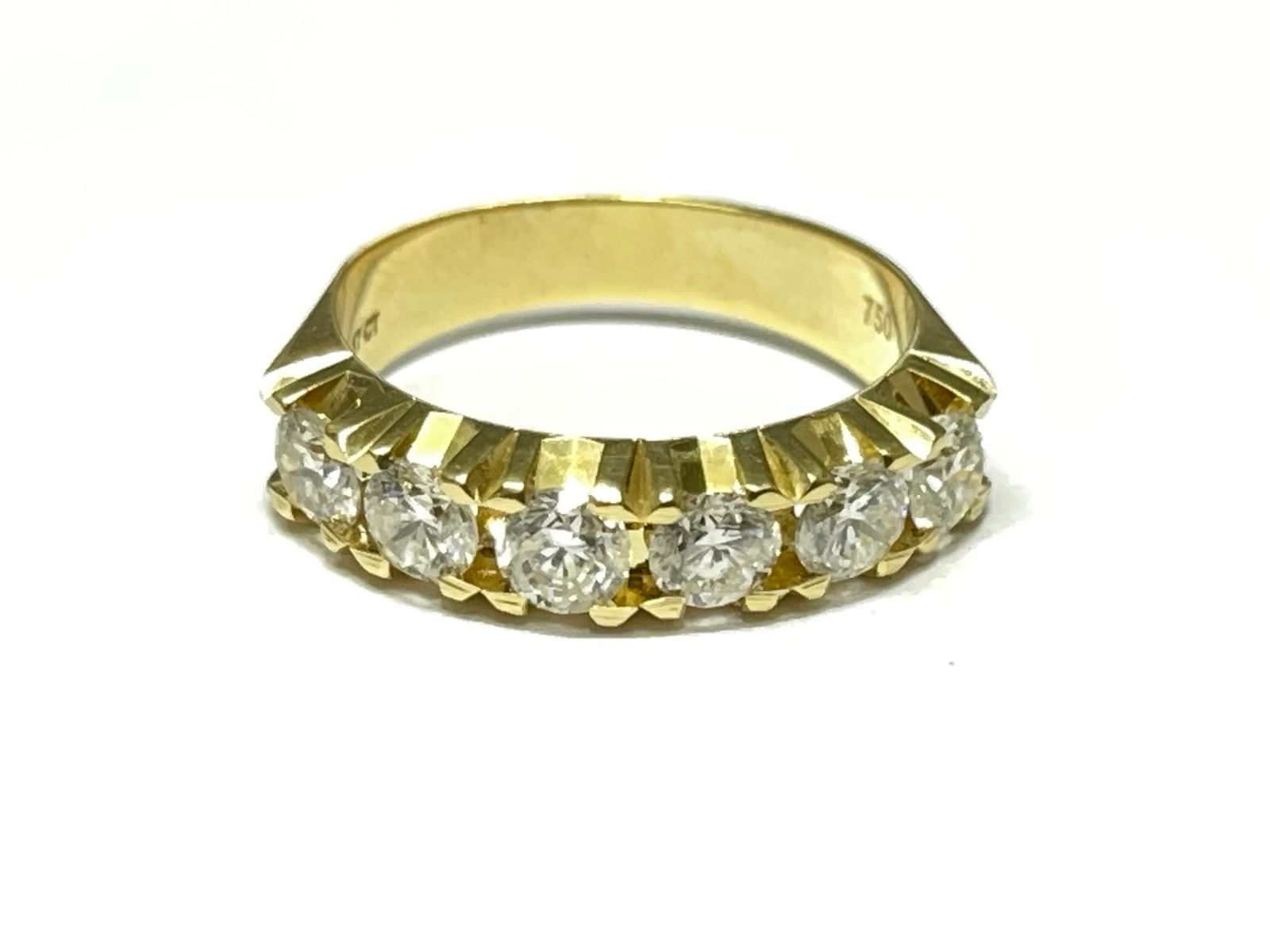 Meia Aliança em Ouro Branco 18k com Diamante